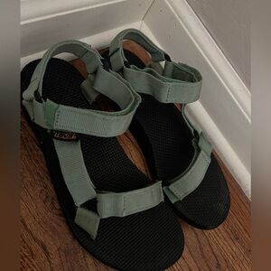 Teva green sandals women’s size 8